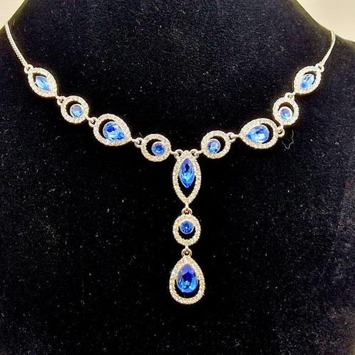 Givenchy - verzilverd metaal - Halsketting - Kristallen, Antiek en Kunst, Curiosa en Brocante
