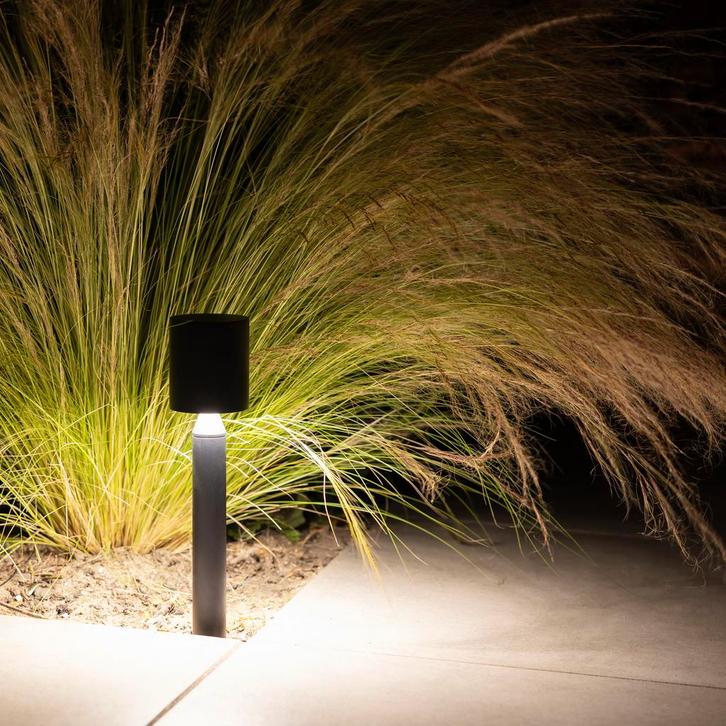 Tuinverlichting Modern Issy Tuinlamp Zwart Small, Tuin en Terras, Buitenverlichting, Minder dan 50 watt, Nieuw, Aluminium, Staande lamp