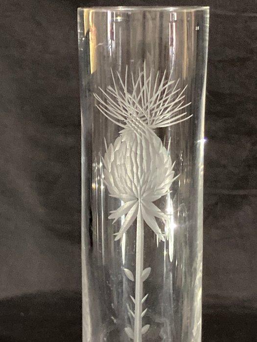 Cristallerie de Lorraine - Vaas - Vaas rol met disteldecor -, Antiek en Kunst, Curiosa en Brocante