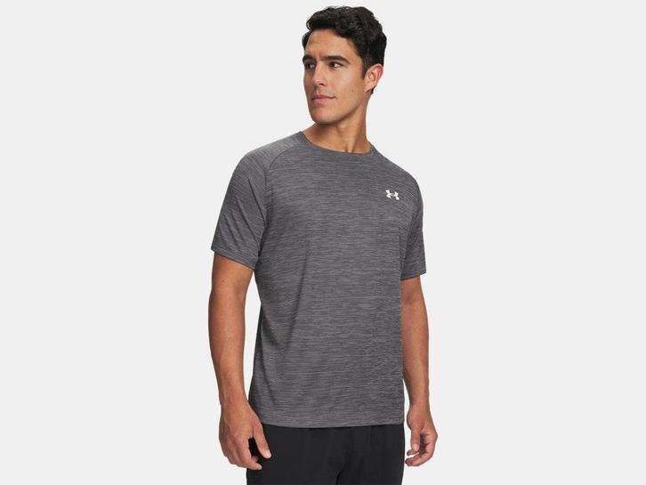 Under Armour Tech Textured-026 - Maat SM, Vêtements | Hommes, T-shirts, Enlèvement ou Envoi