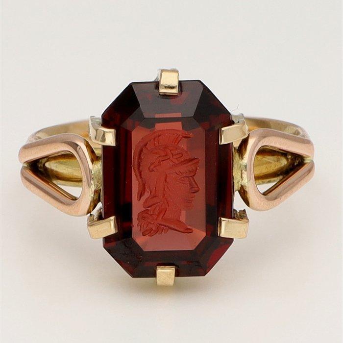 Ring - 18 karaat Geel goud - Intaglio Granaat, Handtassen en Accessoires, Ringen