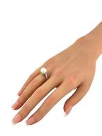 Ring Platina ring met een grote parel en twee omringende, Nieuw