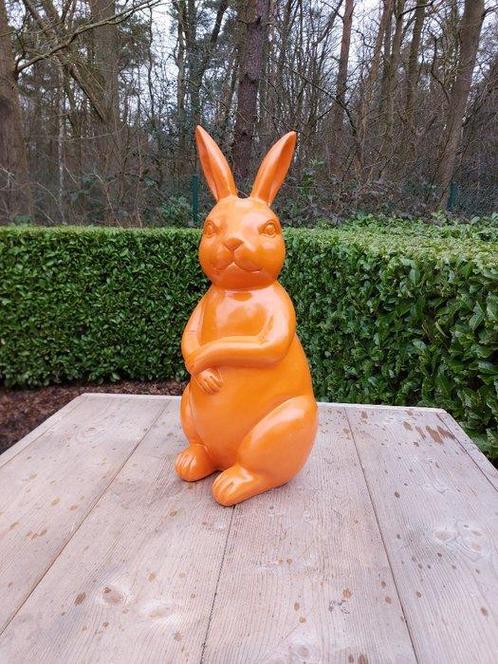 Beeld, fine statue of a orange rabbit - 54 cm - polyresin, Antiek en Kunst, Curiosa en Brocante