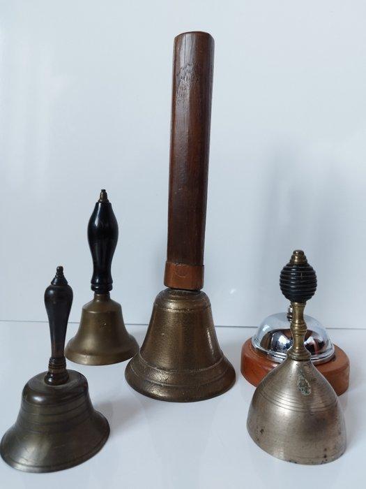 Servicebel (5) - 3 handklokken, 1 ontvangstbel en een oude, Antiek en Kunst, Curiosa en Brocante