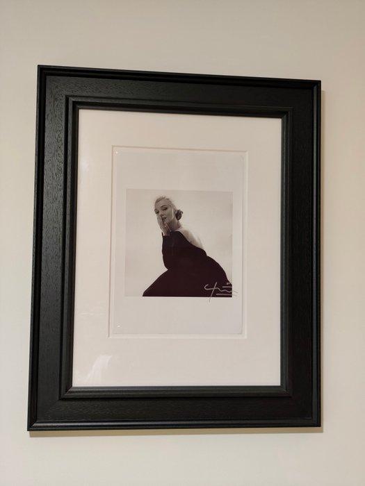 Bert Stern (1929–2013) - Marilyn in black dress for Dior,, Antiek en Kunst, Kunst | Designobjecten