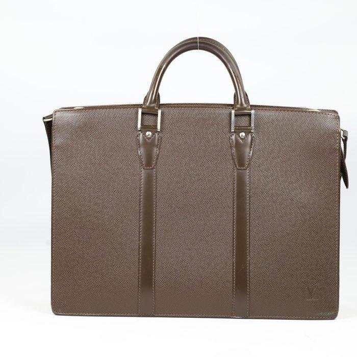 Louis Vuitton - Taiga Porte Document - Bag - Catawiki