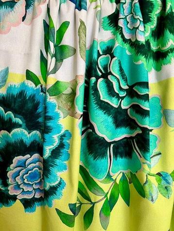 Tissu double largeur exclusif à motifs floraux, étang