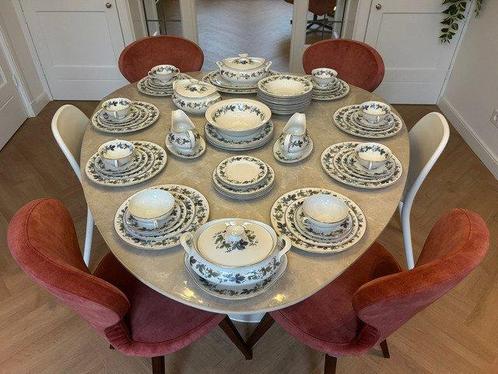 Doulton & Co Limited - Eetservies voor 12 (65) - Burgundy -, Antiek en Kunst, Antiek | Meubels | Tafels