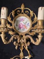 Wandkandelaar (4) - Verguld brons, Porselein met bloemen -, Antiek en Kunst