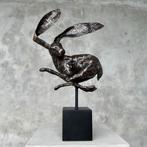 Sculpture, NO RESERVE PRICE - Speckled bronze Rabbit on