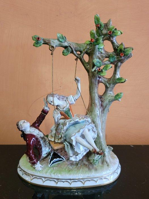 Capodimonte - Beeldje - Scena galante con altalena -, Antiek en Kunst, Antiek | Glaswerk en Kristal