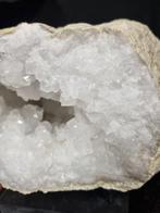 Kwarts HQ Grote bergkristal Geode - beide zijden kristallen, Verzamelen, Mineralen en Fossielen