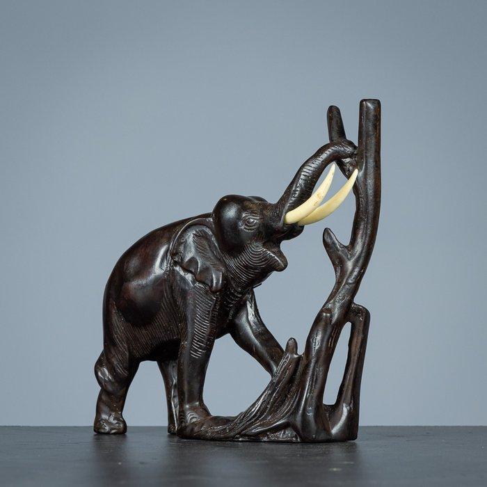Beeldje - olifant - Hars, Antiek en Kunst, Curiosa en Brocante