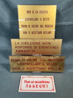 Lotto di quattro targhette plexiglass originali anni ’70 per, Antiek en Kunst