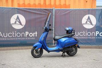 Veiling: Scooter Vespa Sprint 50 Benzine 2022 (Marge), Ophalen