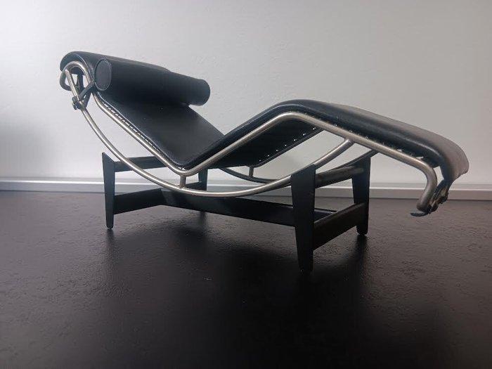 Vitra Design Museum - Charlotte Perriand, Le Corbusier,, Antiek en Kunst, Antiek | Meubels | Stoelen en Sofa's