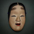 Japan Wooden Noh Mask of “Koomote” ( ) - sculptuur Hout