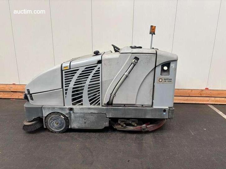 veeg- Schrobzuigmachine Nilfisk CR1200, Tuin en Terras, Veegmachines, Nieuw, Ophalen
