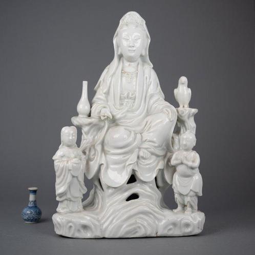 Figuur - Large seated Guanyin, boy, girl, vase and birds on, Antiek en Kunst, Antiek | Overige Antiek