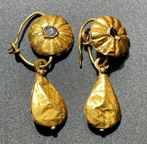 Oud-Romeins Goud Luxe oorbellen met een bovenste, Handtassen en Accessoires, Antieke sieraden
