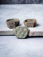 diffferent cultures : 2 roman times, one horde period Brons,