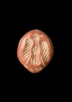 Bactrian Red Hardstone Bifaciale amuletzegel met zoomorfe