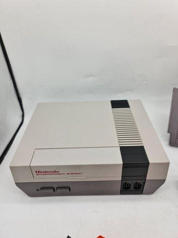 Nintendo - Nes - 1980s 8-Bit Classic + Super Mario