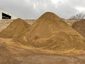 Gele zand uitgezeefd beschikbaar voor biedingen