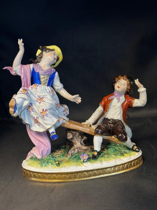 Aelteste Volkstedter - Figurine - Children on seesaw -, Antiek en Kunst, Antiek | Glaswerk en Kristal