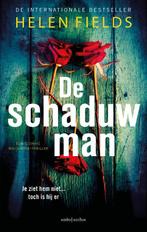 De schaduwman / Connie Woolwine 9789026367922 Helen Fields, Boeken, Verzenden, Zo goed als nieuw, Helen Fields