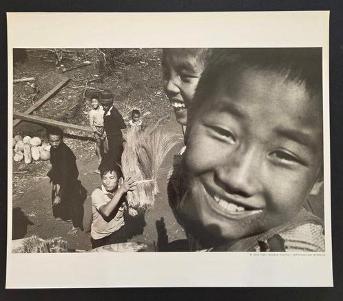 John Vink (1948) - Chargement dun camion par des membres de, Antiek en Kunst, Kunst | Schilderijen | Modern