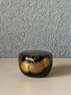 Natsume - met gouden kuchinashi (gardenia) bladeren en