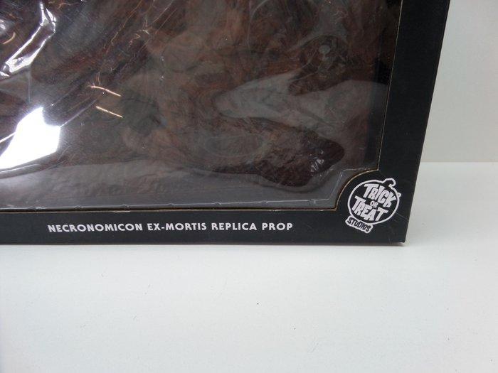 Evil Dead 2 - Evil Dead 2 Book of the Dead Necronomicon Prop, Verzamelen, Film en Tv