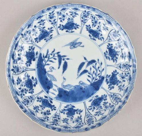 Schotel - A CHINESE BLUE AND WHITE LOTUS FORM / POMEGRANATE, Antiek en Kunst, Antiek | Overige Antiek