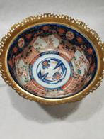 Coupe Imari met bronzen montuur - Porselein - Japan - Meiji