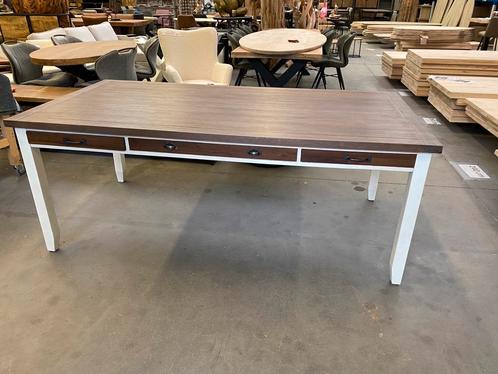 Eettafel, landelijk wit + smoke brown (nieuw, outlet), Huis en Inrichting, Tafels | Eettafels, Nieuw, Overige houtsoorten