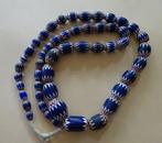 Ketting met 51 mooie, grote Chevron / Rosetta kralen,, Antiek en Kunst