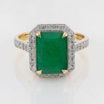 [IGI Certified] - (Emerald) 4.06 Cts - (Diamonds) 0.42 Cts