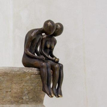 Sculpture, NO RESERVE PRICE - Sculpture of a Couple sitting
