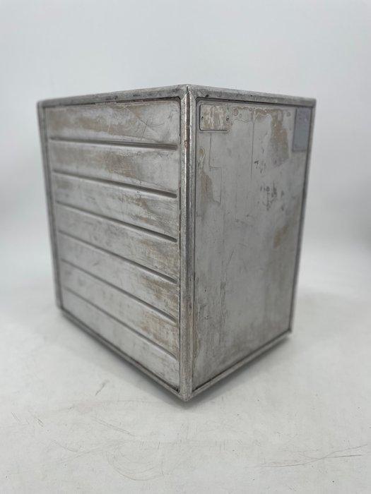 Driessen Aviation - Container - Britannia Airways galley, Antiek en Kunst, Antiek | Wandborden en Tegels