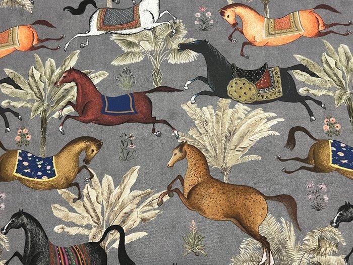 Sinfonia Equestre: Een reis tussen elegantie en dynamiek in, Antiek en Kunst, Antiek | Tapijten, Tafelkleden en Textiel