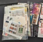 Wereld  - v704) postfrisse zegels en blokken booklets op 43, Gestempeld