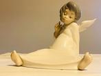 Lladró - Beeldje - Cherub, Wondering - Porselein