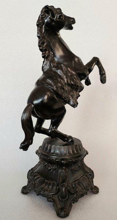 Beeldje, Black horse - 1,9 kg - 37 cm - Tin, Antiek en Kunst, Curiosa en Brocante