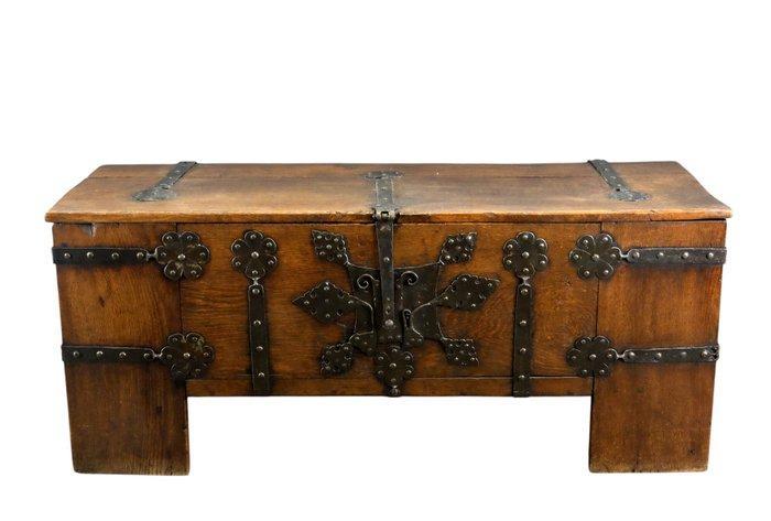 Kist - Stollentruhe - Eik, Antiek en Kunst, Antiek | Overige Antiek