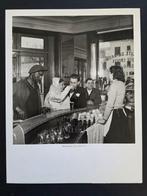 Robert Doisneau (1912 - 1994) - Café Noir et Blanc,