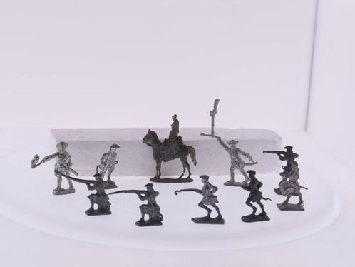 10 tinnen soldaatjes en een geweer #3692 (Figuren), Hobby en Vrije tijd, Modelbouw | Figuren en Diorama's, Gebruikt, Ophalen of Verzenden