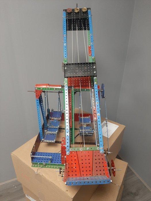 Meccano - Bouwpakket - Assembled Fairground Attraction, Antiek en Kunst, Antiek | Speelgoed