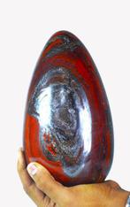 Red Stone met Tiger Iron, een combinatie van Hematietsteen -