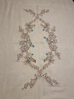 Tafelkleed - 180 cm - 160 cm - geborduurde tafelkleed, Antiek en Kunst